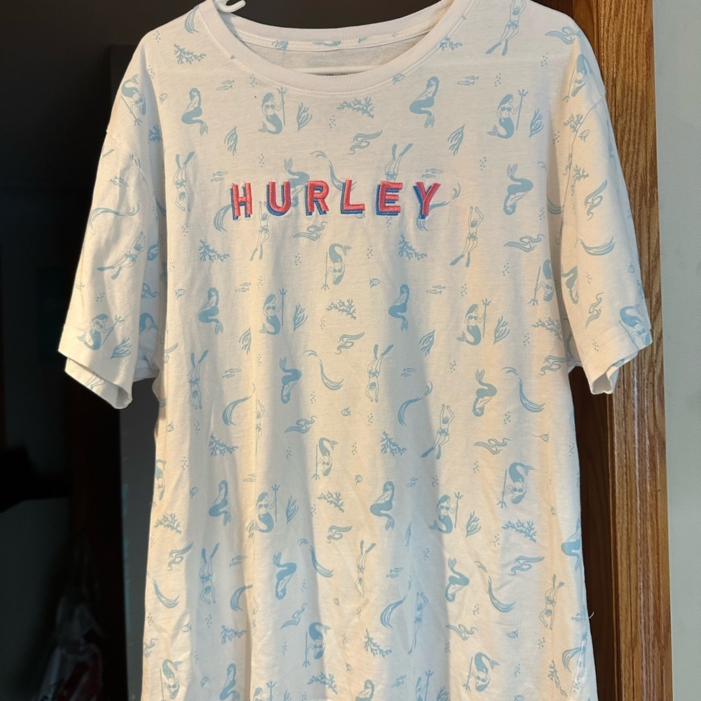 Like new!! Hurley White T-Shirt with Blue Text